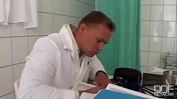 Nejlepší Doctor checks this perfect throat skvělá videa
