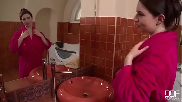 Parhaat Goddess in the Tub hienot videot