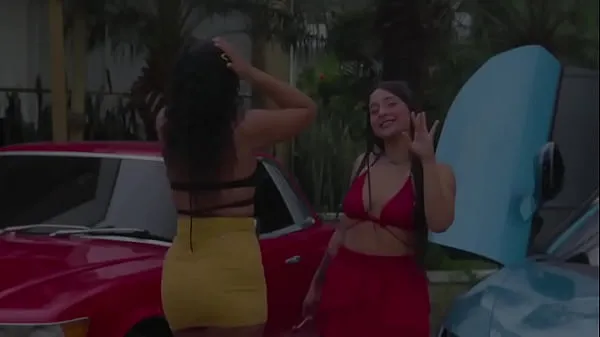 วิดีโอที่ดีที่สุดLesbians sit on top of luxury cars GGMansionเจ๋ง