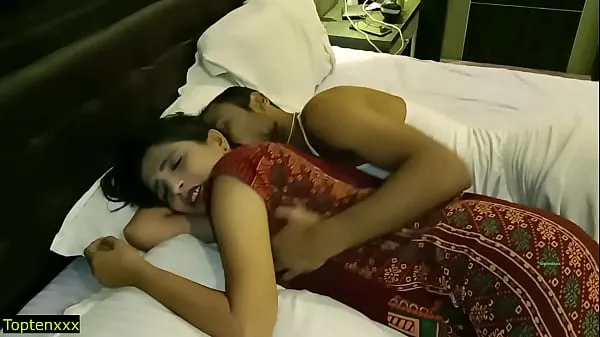 Video Indian hot beautiful girls first honeymoon sex!! Amazing XXX hardcore sex keren terbaik