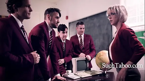 Najlepsze Group Of Boys Destroy Their Teacher - Dee Williams fajne filmy