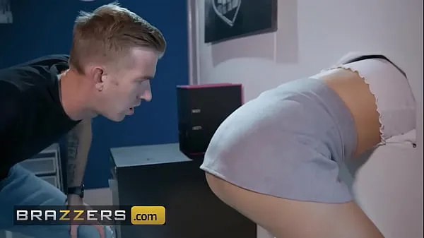 Najboljši Now That (Nikky Dream) Is Free She Can Give (Danny D) The Proper Fucking He Earned - Brazzers kul videoposnetki