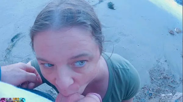 最高のビーチを歩きながら継母に中出しするハメ撮りクールなビデオ