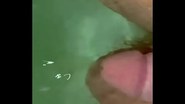 Les meilleures vidéos Small dick cum twice and piss underwater sympas