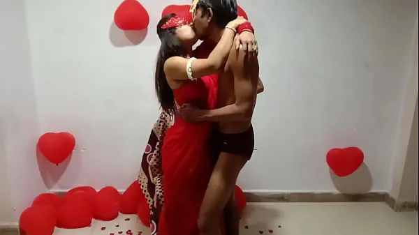 最佳Newly Married Indian Wife In Red Sari Celebrating Valentine With Her Desi Husband - Full Hindi Best XXX酷视频
