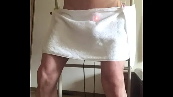 Best The penis hidden with a towel comes off when it moves and is exposed. I endure it, but a powerful vibrator explodes and eventually the towel falls. Ejaculate in 1 minute of premature ejaculation cool Videos