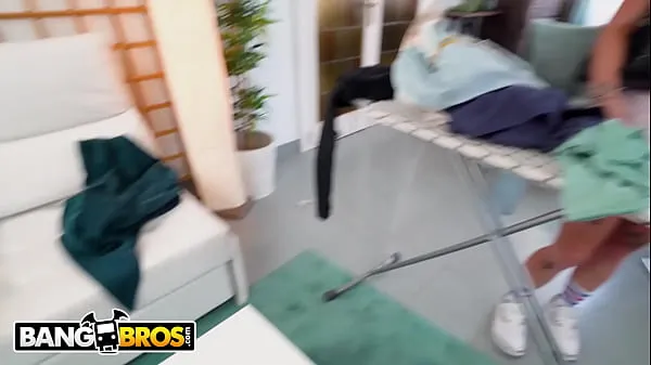 Najboljši BANGBROS - Curvy Chilean Housekeeper Roma Amor Lets Me Fuck Her Latina Big Ass For Extra Dinero kul videoposnetki