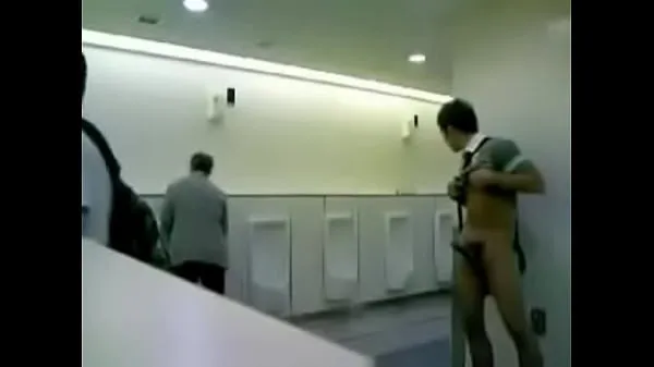 最佳exhibitionist plan in public toilets酷视频