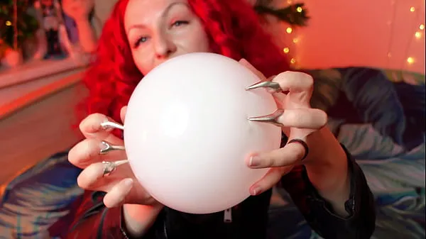 Video MILF blowing up inflates an air balloons sejuk terbaik
