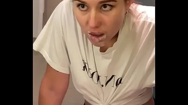 بہترین Fucked the baby in the mouth while brushing her teeth. Sucked in the bath and got cum on her face. Jolie Butt. home video عمدہ ویڈیوز