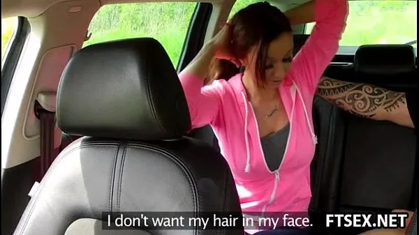 Najboljši Brunette teen pays the taxi with blowjob kul videoposnetki