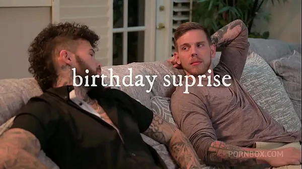 En iyi Hatler Gives Steve Rickz a Big Birthday Surprise - Big Booty Stripper TS Foxxy harika Videolar