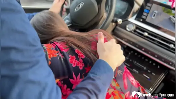 Les meilleures vidéos Chauffeur Uber et mon copain me baisent sympas