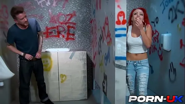 أفضل Cock Hungry UK Redhead Billie Rai Fucked Hard in a Public Washroom مقاطع فيديو رائعة