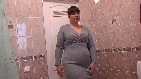 最佳The fat mom stuffed her girlfriend's panties into her hairy pussy and went home with them. Masturbation with underwear and panty sniffing酷视频