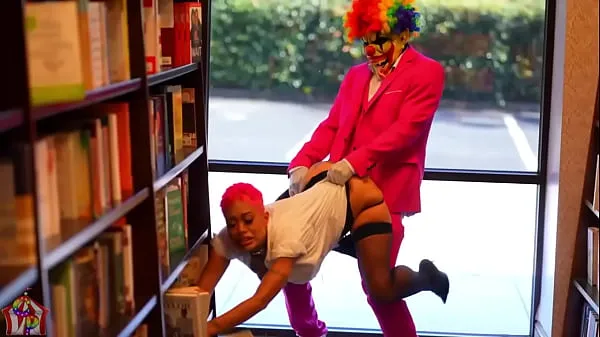 Τα καλύτερα Jasamine Banks Gets Horny While Working At Barnes & Noble and Fucks Her Favorite Customer δροσερά βίντεο