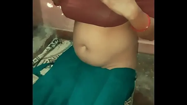 Parhaat Sexy indian wife shows her big boobs hienot videot