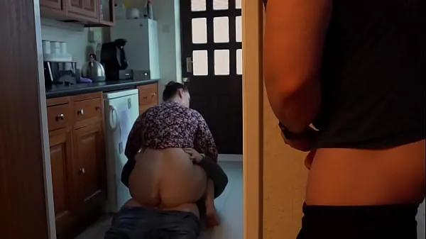 Video Husband Wanks as He Watches Big Booty Wife Get Cum in Tight Pussy keren terbaik