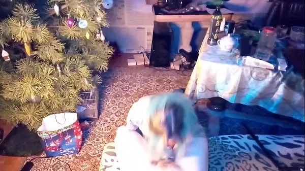 Video STEPSISTER SUCKS UNDER THE CHRISTMAS TREE sejuk terbaik