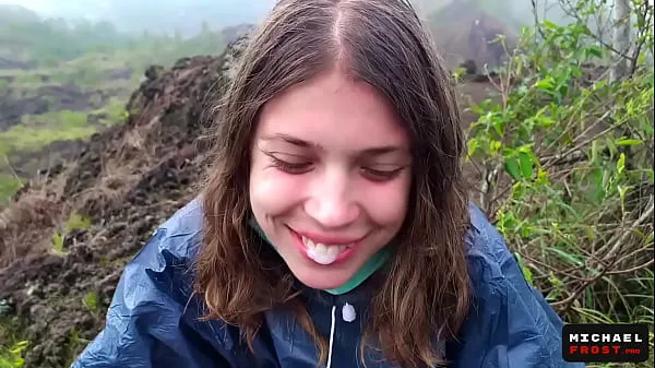 Bedste The Riskiest Public Blowjob In The World On Top Of An Active Bali Volcano - POV seje videoer