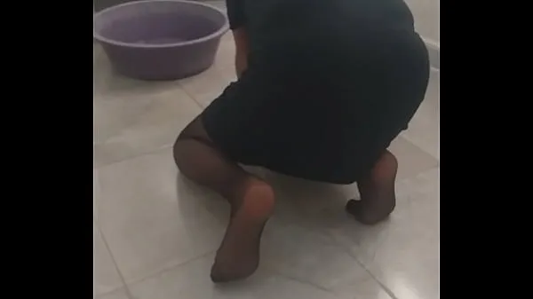 วิดีโอที่ดีที่สุดSexy stepmother in hijab is cleaning houseเจ๋ง