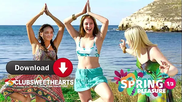 En iyi Teen lesbian outdoor yoga and sex harika Videolar
