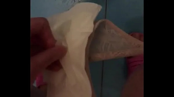 최고의 Brunette pissing during her period standing change pad showing dirty pussy and dirty pad 멋진 비디오