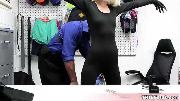 A legjobb Cute blonde shoplifter in black leather caught by a mall cop and gets destroyed menő videók