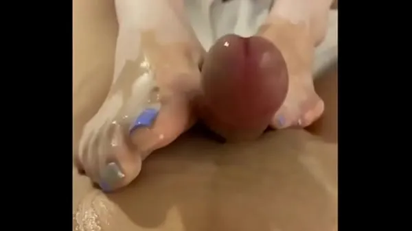 Video The queen trains the inch to stop the footjob and extract the sperm, the stockings JJ super cool footjob, after the footjob, I still don't let it go, continue the footjob and squeeze the sperm keren terbaik