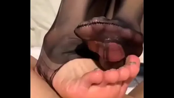 Najboljši Queen black silk torn holes stuffed cock into stockings footjob flexible toes footjob cumshot footjob kul videoposnetki