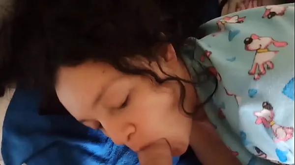 أفضل Stepmom Milf is woken up in the morning by her stepson's dick that wants her to suck it مقاطع فيديو رائعة