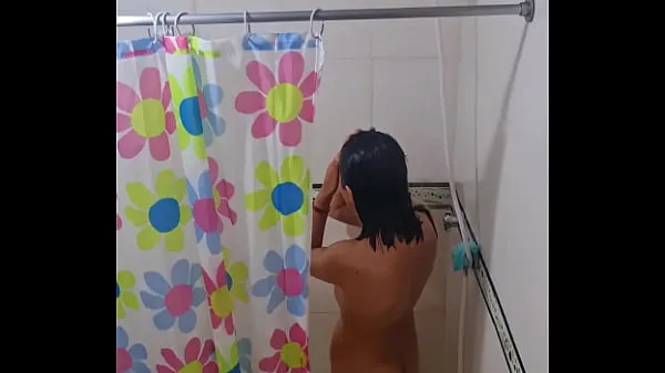بہترین Spying on my best friend's Argentine wife in the shower عمدہ ویڈیوز