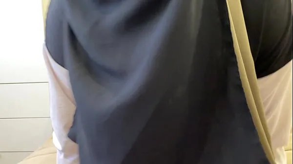 सर्वश्रेष्ठ Syrian stepmom in hijab gives hard jerk off instruction with talking शांत वीडियो