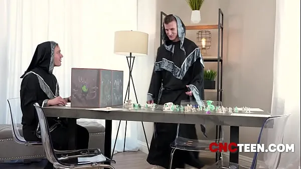 Beste DND Cosplay Anal Freeuse Playing A Board Game coole video's