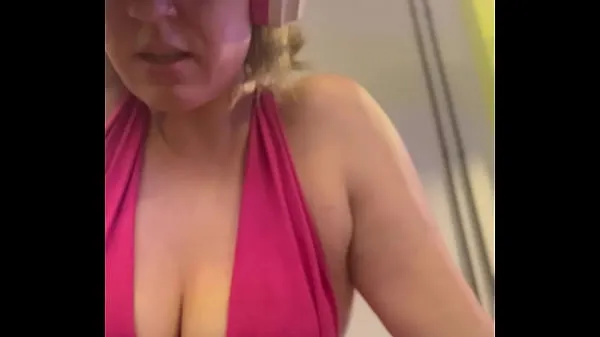 सर्वश्रेष्ठ Wow, my training at the gym left me very sweaty and even my pussy leaked, I was embarrassed because I was so horny शांत वीडियो