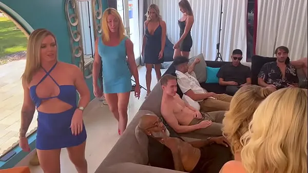 Najboljši The Hotwife Tour Vegas Orgy - 9 Hotwives and 16 Cocks kul videoposnetki