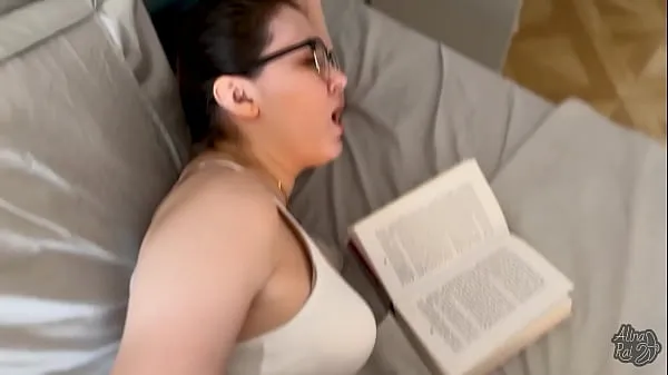 Video Stepson fucks his sexy stepmom while she is reading a book keren terbaik